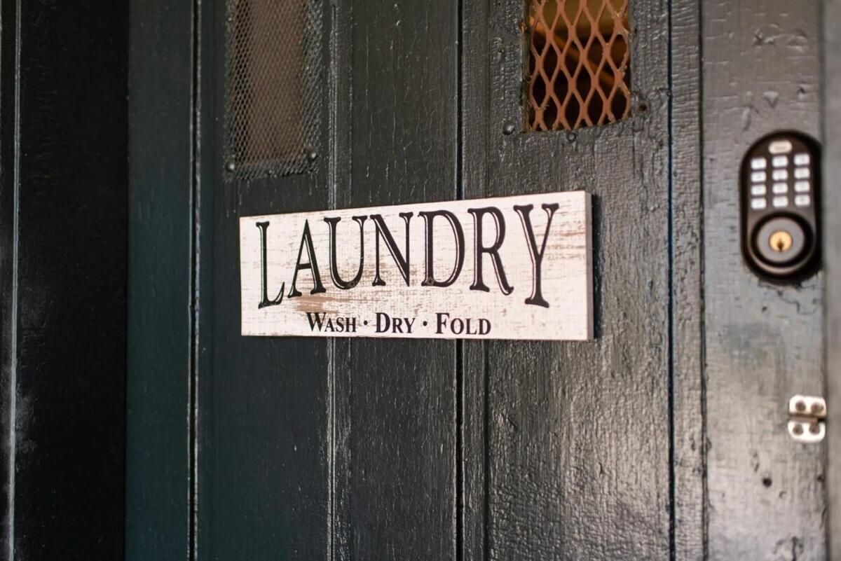The Urban Cowboy Apartment Staunton Bagian luar foto