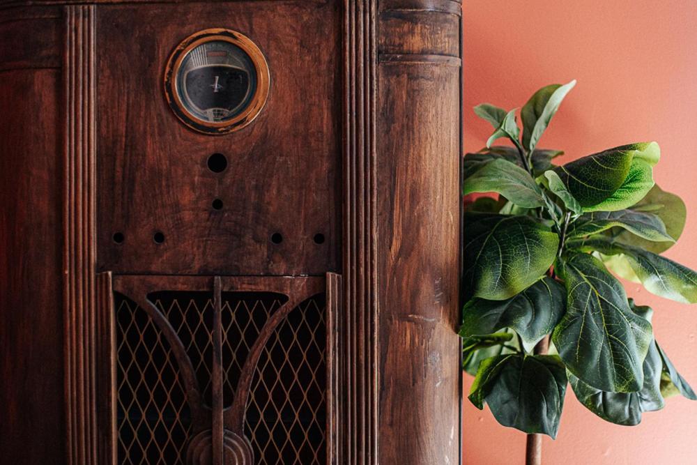 The Urban Cowboy Apartment Staunton Bagian luar foto