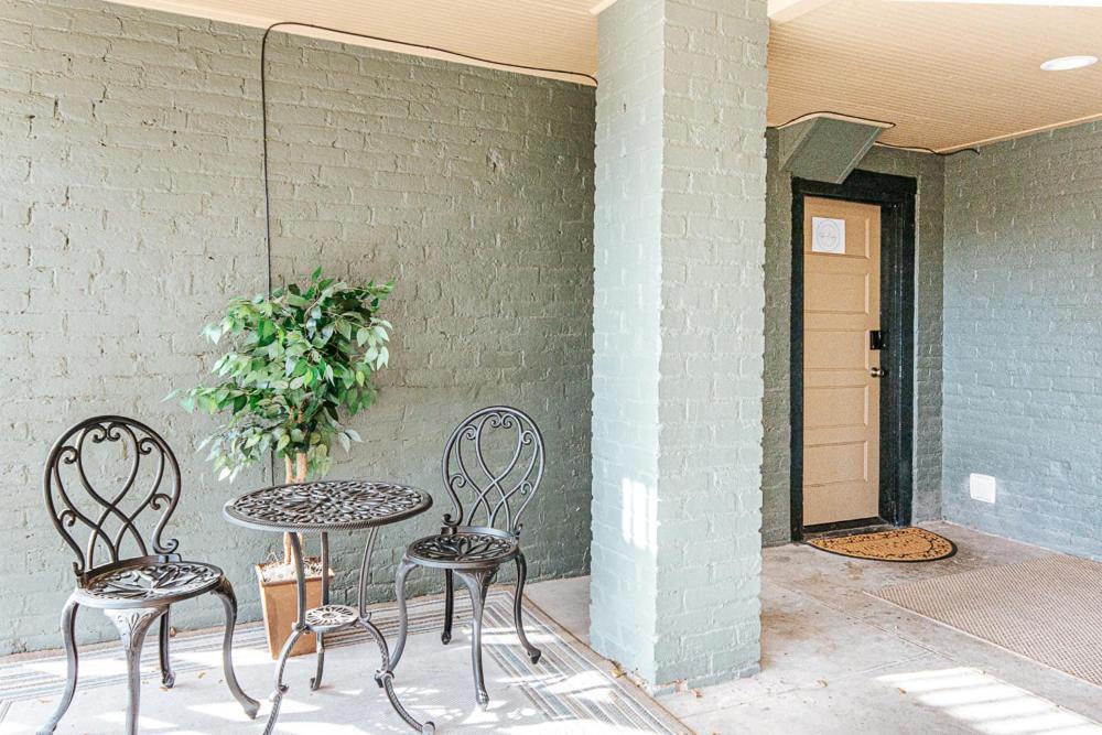 The Urban Cowboy Apartment Staunton Bagian luar foto
