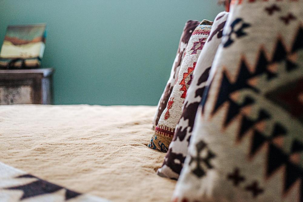 The Urban Cowboy Apartment Staunton Bagian luar foto