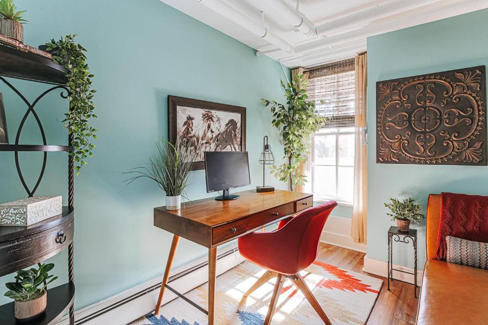 The Urban Cowboy Apartment Staunton Bagian luar foto