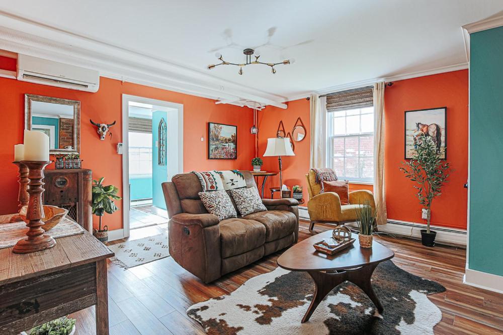 The Urban Cowboy Apartment Staunton Bagian luar foto