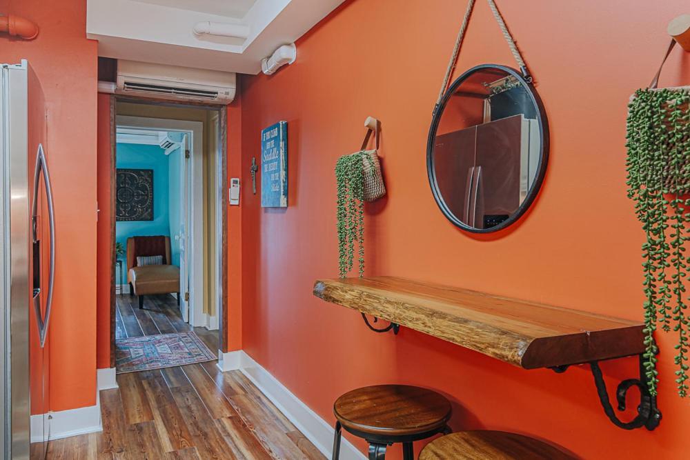 The Urban Cowboy Apartment Staunton Bagian luar foto