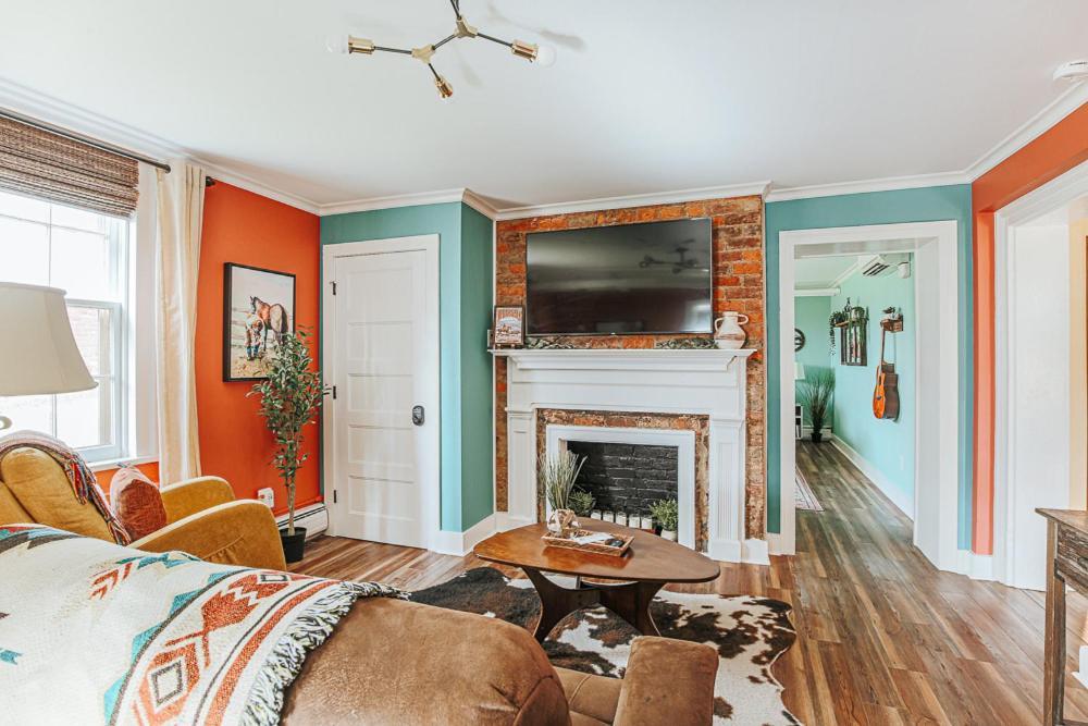 The Urban Cowboy Apartment Staunton Bagian luar foto
